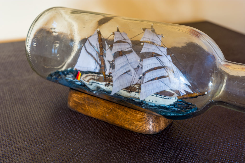 Schiff von schräg vorne