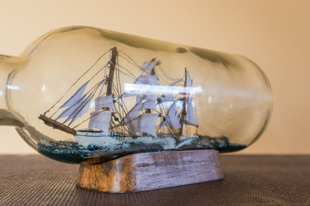 Schiff von schräg vorne